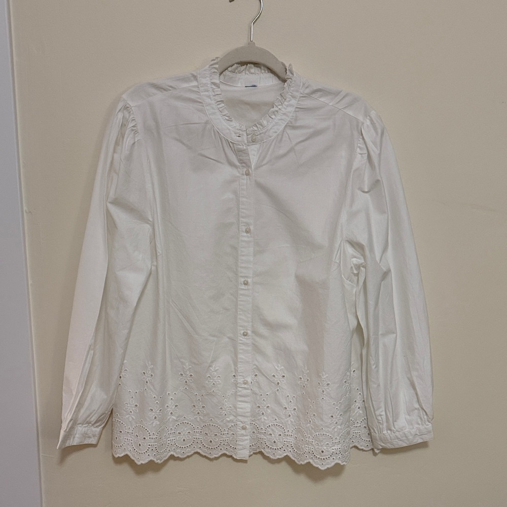 🐝 NWOT White Button-Up Blouse with Eyelet Hem